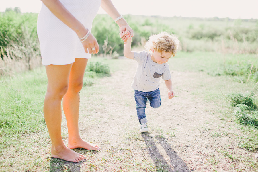 Lynsey + Brendon + Theo + ??? :: Family & Maternity Session Kampphotography Winnipeg Family Session Kampphotography Winnipeg Maternity Photographers Kampphotography Winnipeg Wedding Photographers Portrait Session 