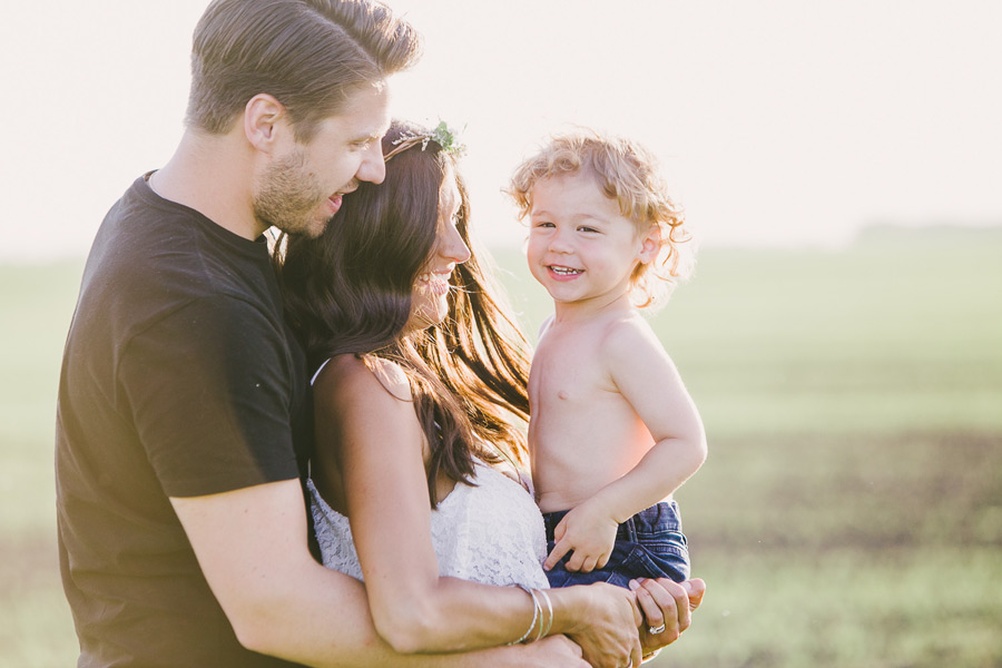 Lynsey + Brendon + Theo + ??? :: Family & Maternity Session Kampphotography Winnipeg Family Session Kampphotography Winnipeg Maternity Photographers Kampphotography Winnipeg Wedding Photographers Portrait Session 