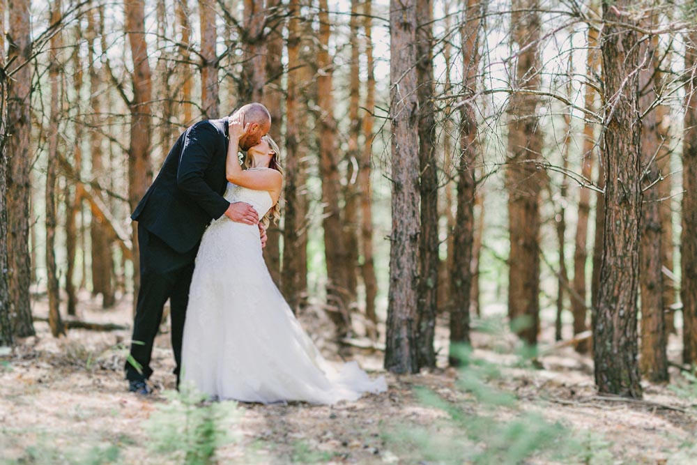 Karen + Alex // Cooks Creek Wedding Kampphotography Winnipeg Wedding Photographers 