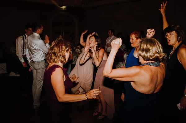 Four Seasons Hotel Maui Wedding Kampphotography Destination Wedding Kampphotography Winnipeg Wedding Photographers 