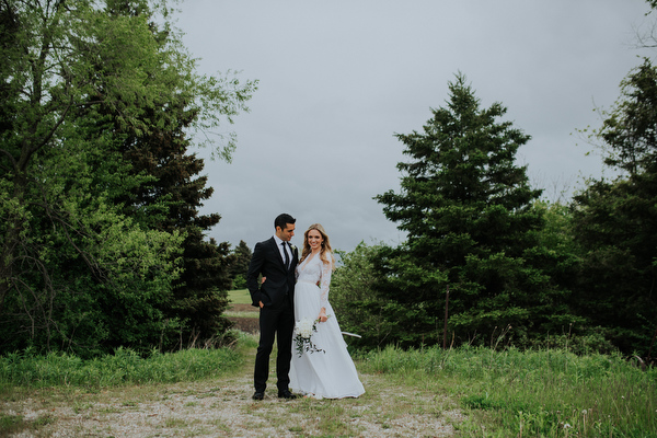 Steckle Heritage Farm Wedding Kampphotography Destination Wedding Kampphotography Winnipeg Wedding Photographers 