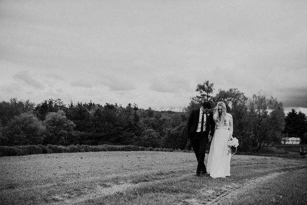 Steckle Heritage Farm Wedding Kampphotography Destination Wedding Kampphotography Winnipeg Wedding Photographers 