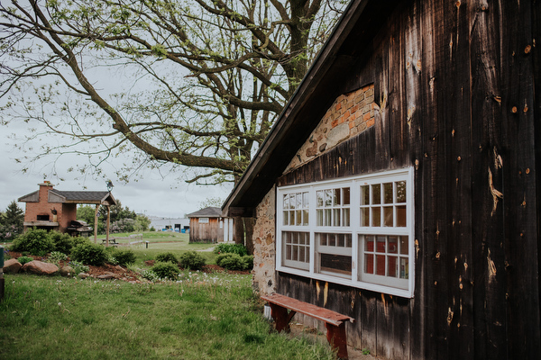 Steckle Heritage Farm Wedding Kampphotography Destination Wedding Kampphotography Winnipeg Wedding Photographers 