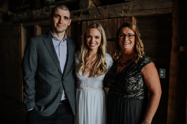 Steckle Heritage Farm Wedding Kampphotography Destination Wedding Kampphotography Winnipeg Wedding Photographers 