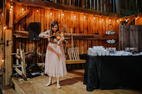 Steckle Heritage Farm Wedding Kampphotography Destination Wedding Kampphotography Winnipeg Wedding Photographers 