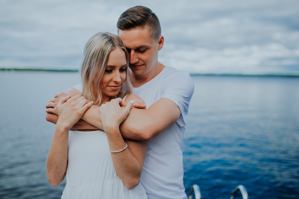 Cabin Engagement Kampphotography Winnipeg Wedding Photographers You and Me Session 