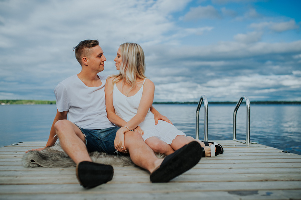 Cabin Engagement Kampphotography Winnipeg Wedding Photographers You and Me Session 