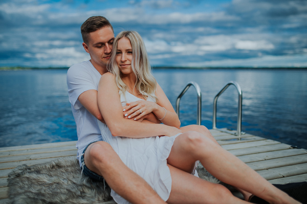 Cabin Engagement Kampphotography Winnipeg Wedding Photographers You and Me Session 