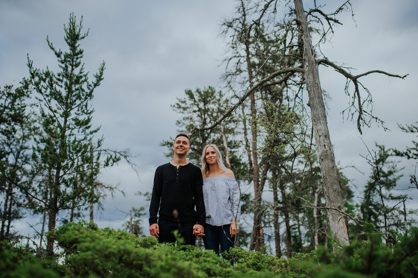 Cabin Engagement Kampphotography Winnipeg Wedding Photographers You and Me Session 