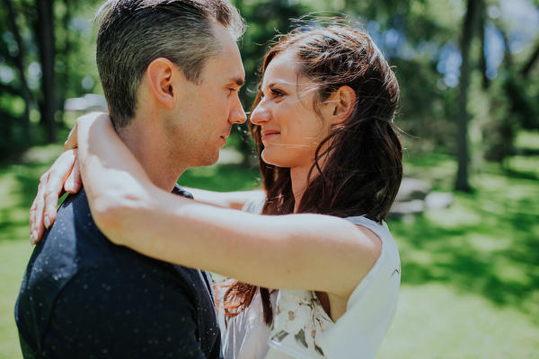 Kildonan Park Engagement Kampphotography Winnipeg Wedding Photographers You and Me Session 