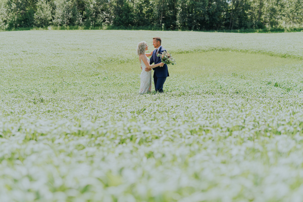 Swan River Wedding Kampphotography Winnipeg Wedding Photographers 